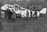 17 May 1939 Aircraft lands on The Avenue Green