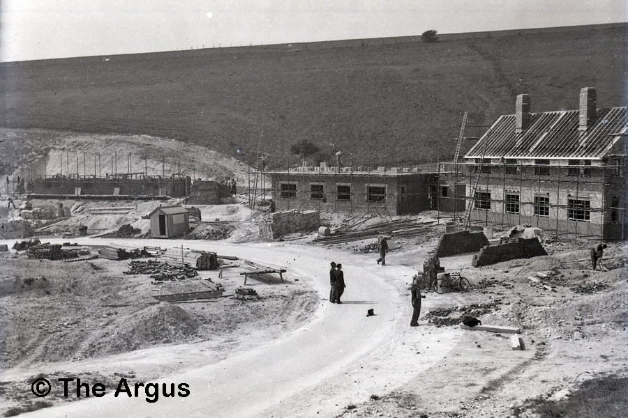 Building of 40-48 Norwich Drive image 2