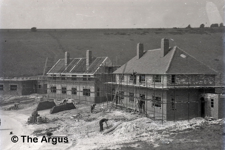 Building of 40-48 Norwich Drive image 3